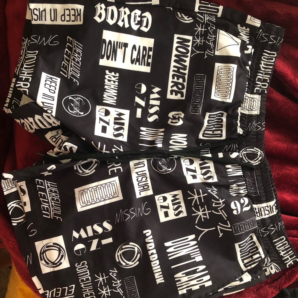 Graphic shorts